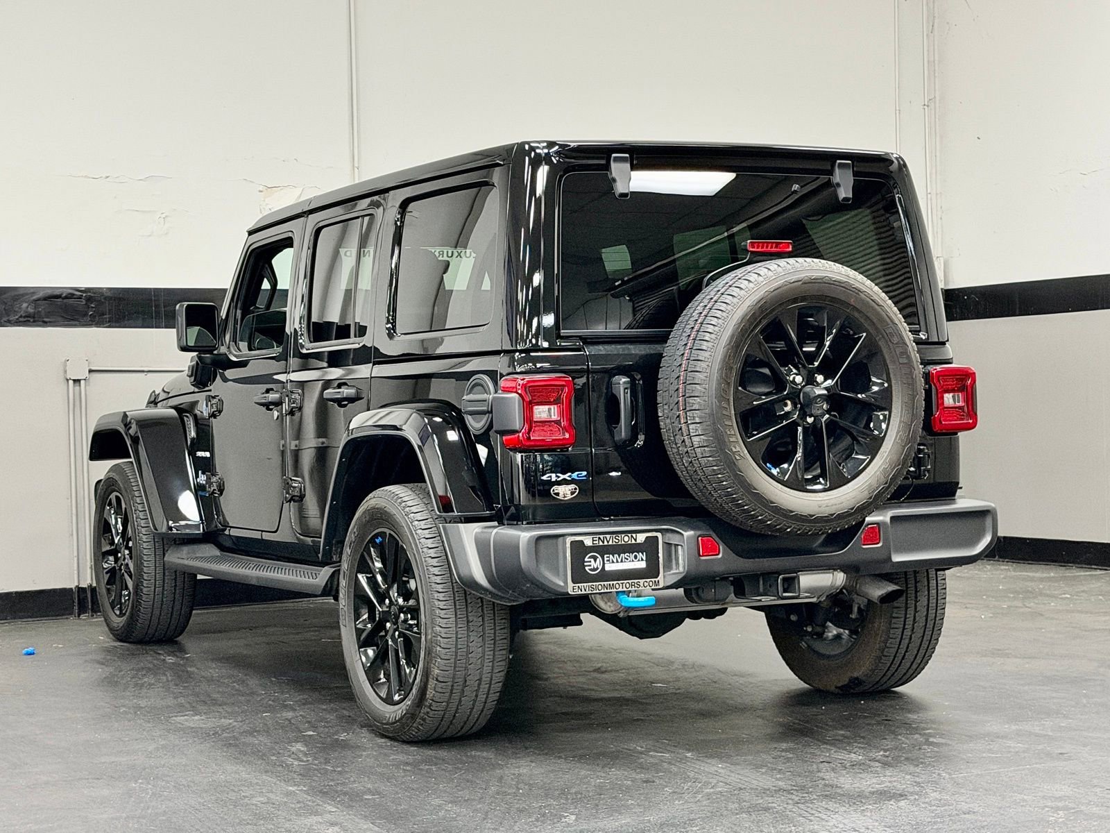 Used 2023 Jeep Wrangler Unlimited Sahara image 10