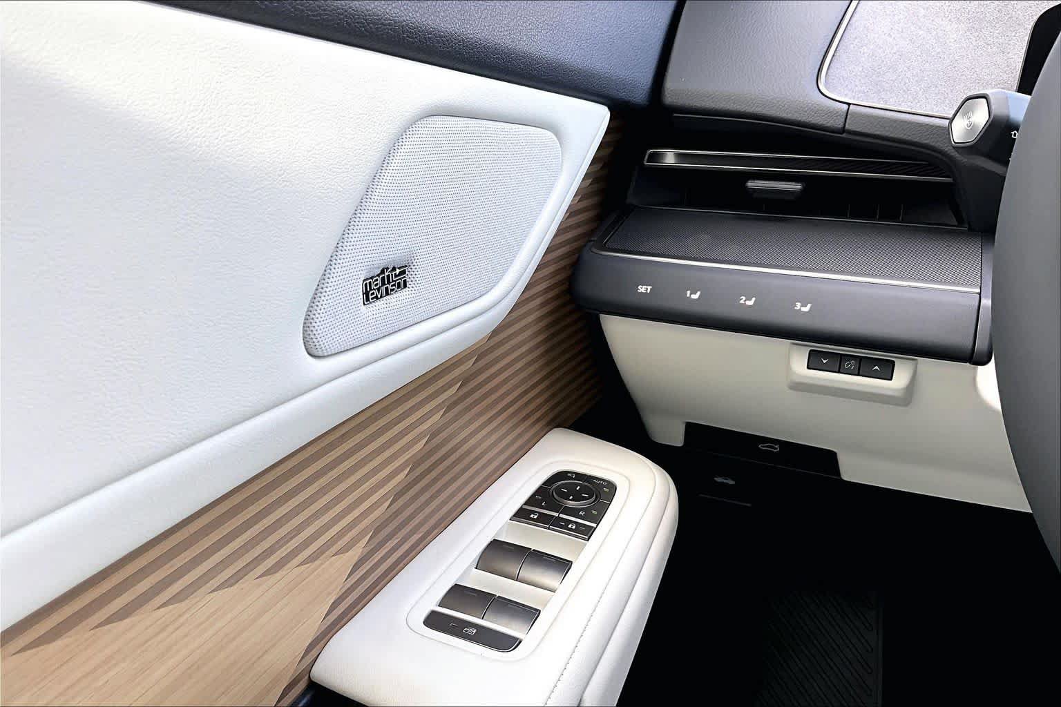 New 2026 Lexus ES 350e w/ Executive Package FWD image 20