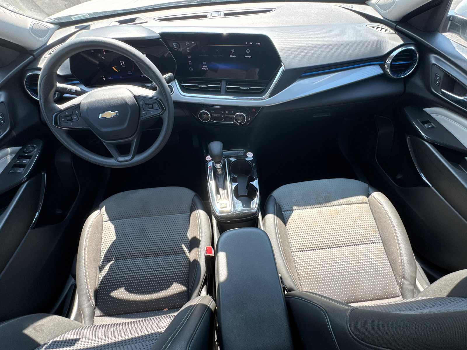 Used 2025 Chevrolet Trax LT FWD image 19