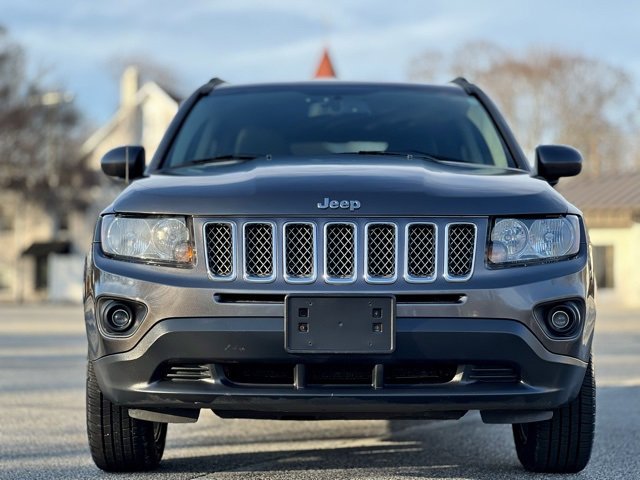 Used 2016 Jeep Compass Latitude image 2