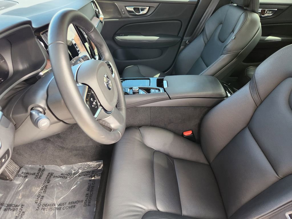 Used 2025 Volvo S60 T8 Plus image 4