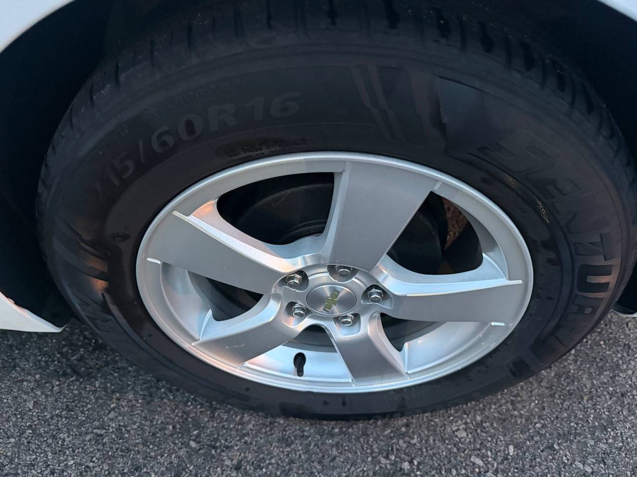 Used 2015 Chevrolet Cruze LT FWD image 24