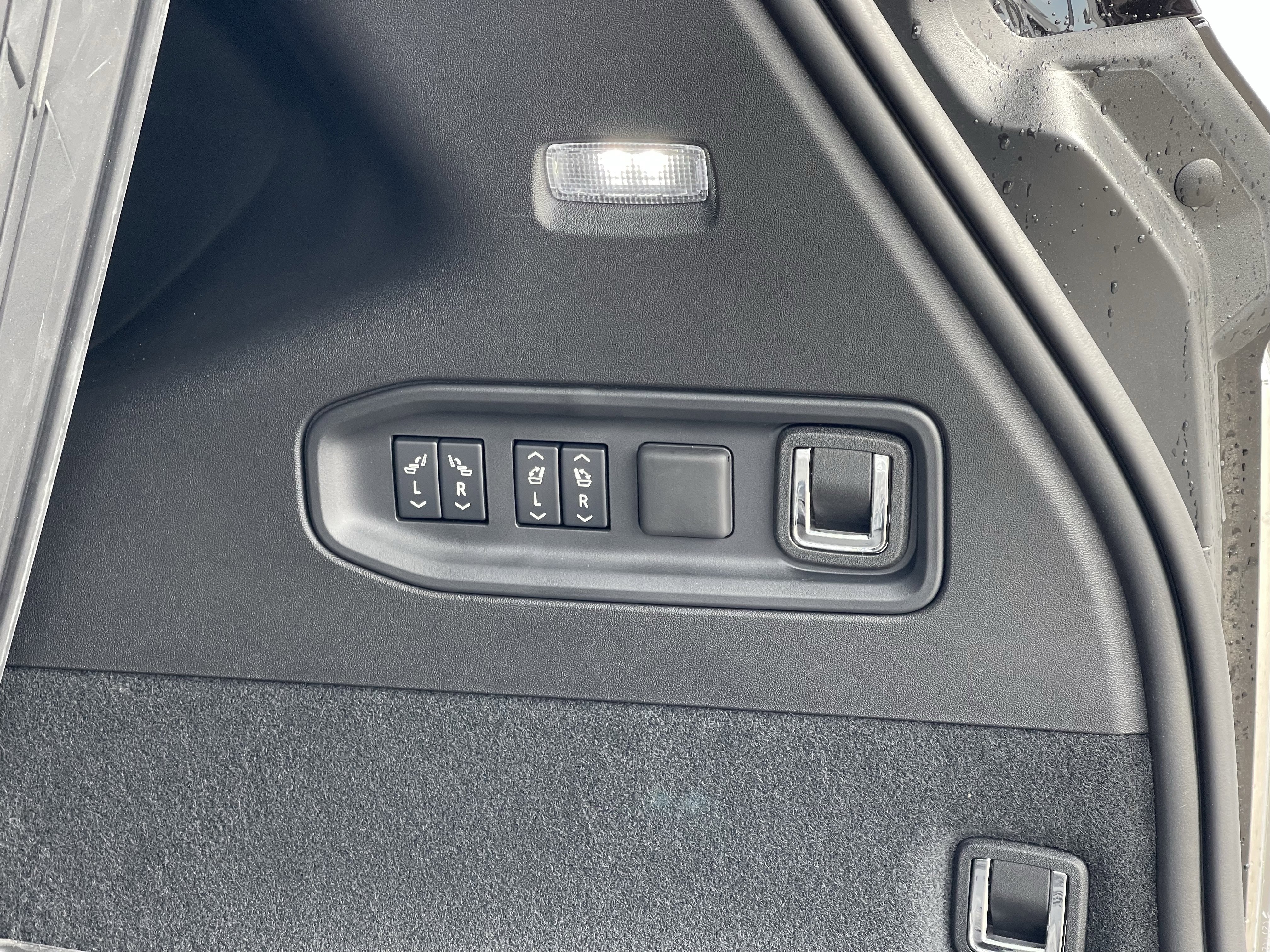 New 2026 Cadillac Vistiq Premium Luxury w/ LPO, Floor Liner Package image 17