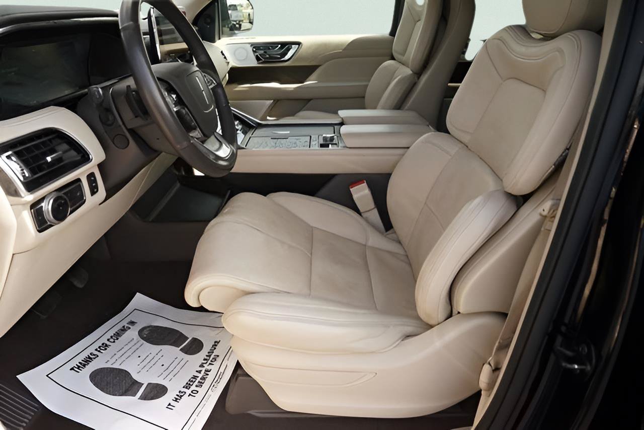 Used 2020 Lincoln Navigator L Reserve w/ Equipment Group 208A Reserve AWD/4WD image 9