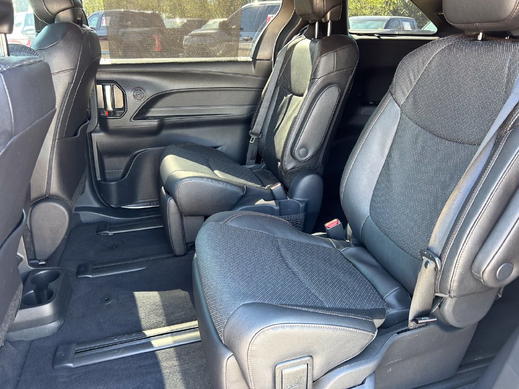 Used 2026 Toyota Sienna Limited AWD/4WD image 17
