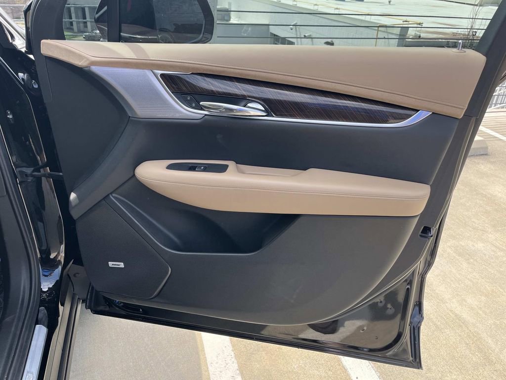 Certified 2025 Cadillac XT6 Premium Luxury w/ Platinum Package image 23