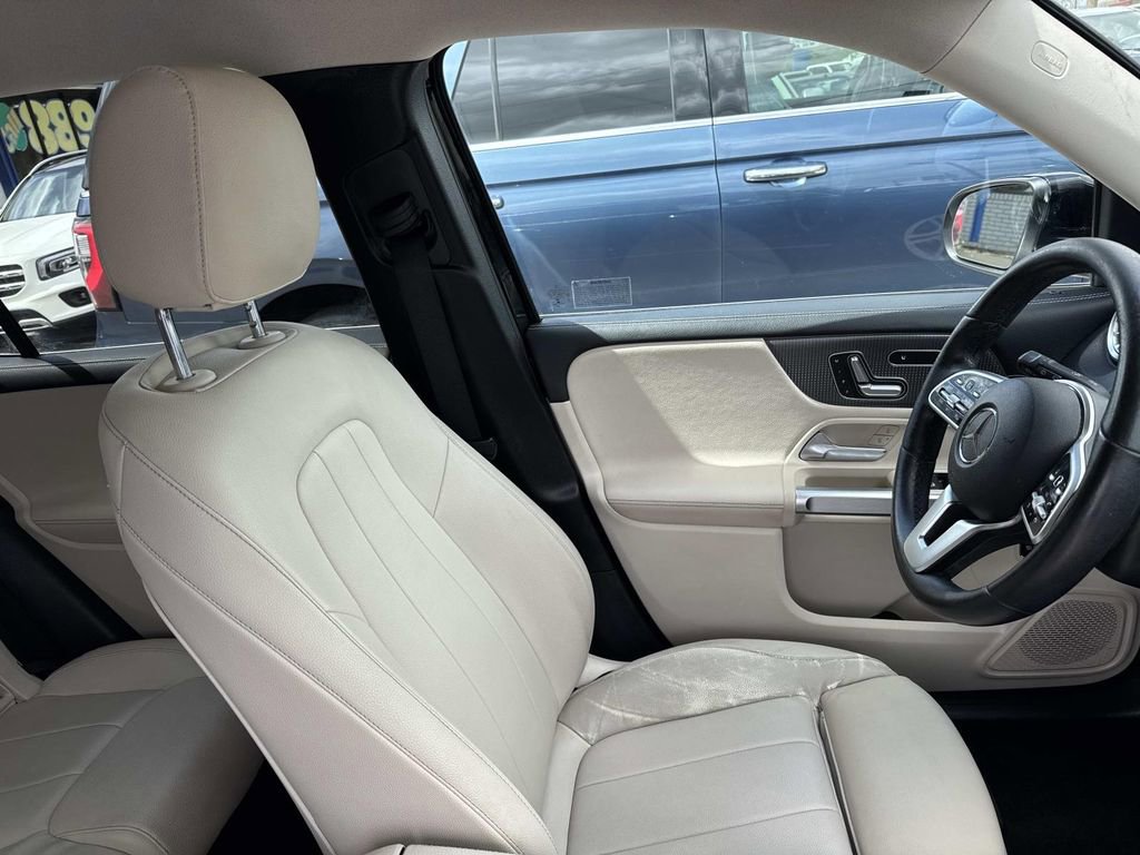 Used 2021 Mercedes-Benz GLB 250 w/ Premium Package image 12