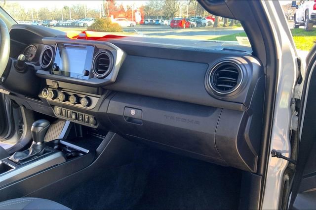 Used 2019 Toyota Tacoma TRD Off-Road image 16