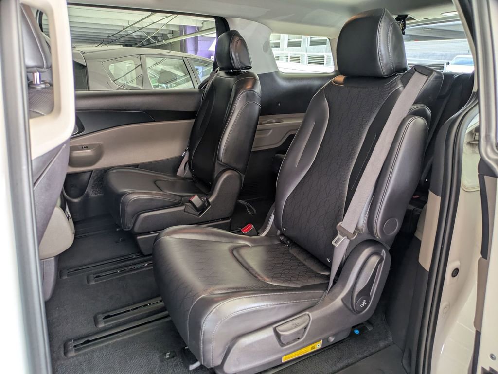 Used 2025 Kia Carnival LXS image 24
