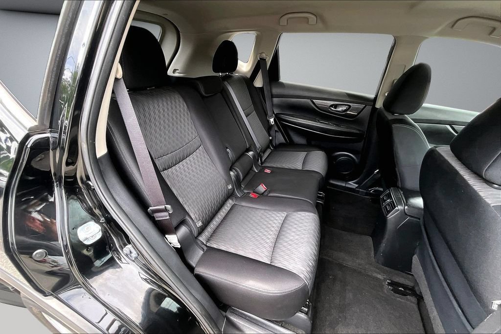 Used 2017 Nissan Rogue SV AWD/4WD image 25