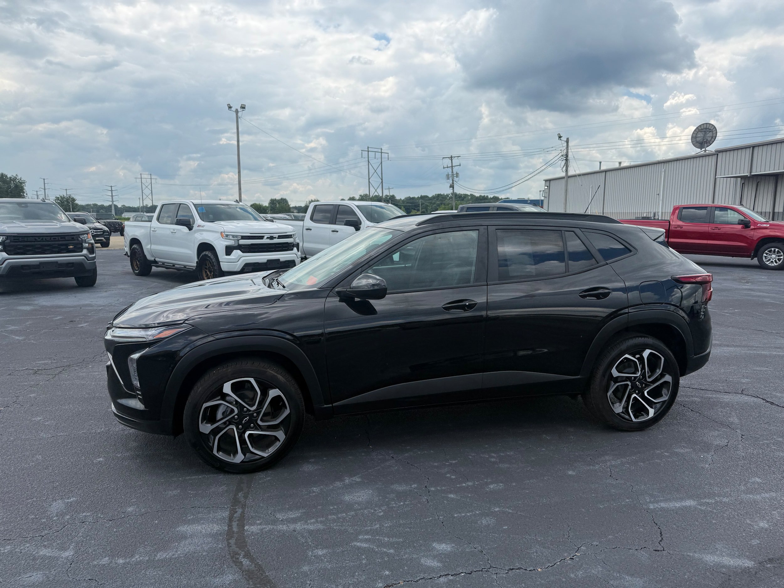 Used 2025 Chevrolet Trax RS w/ Driver Confidence Package FWD image 4