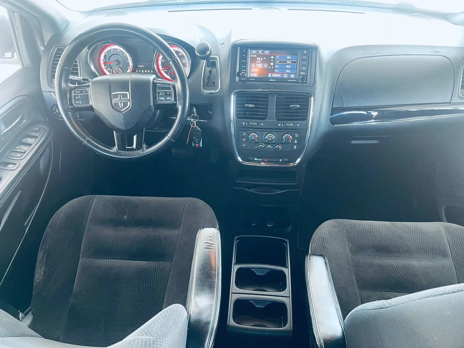 Used 2018 Dodge Grand Caravan SE FWD image 4