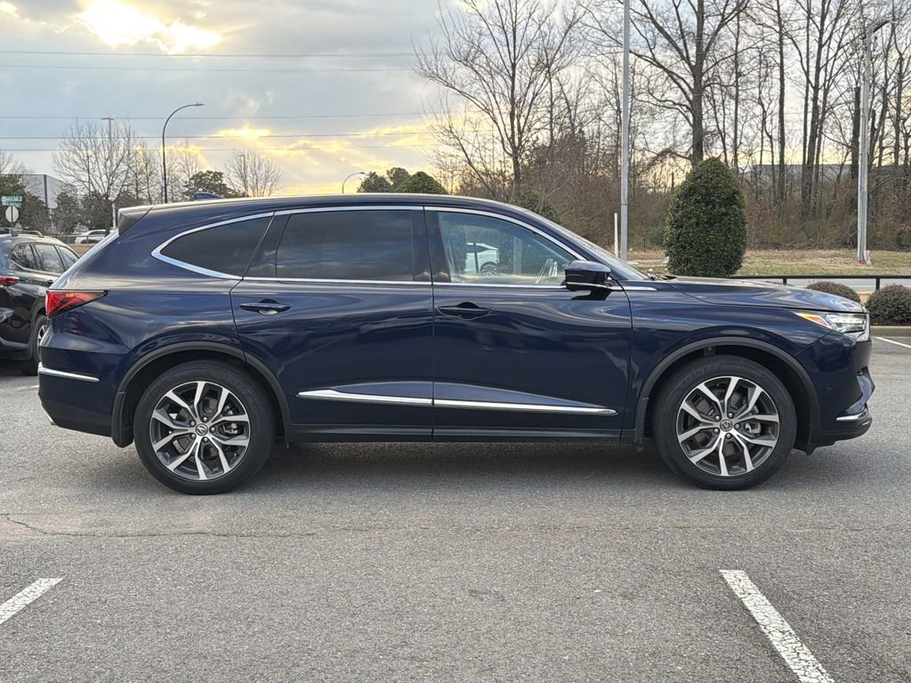 Used 2023 Acura MDX SH-AWD w/ Technology Package image 2