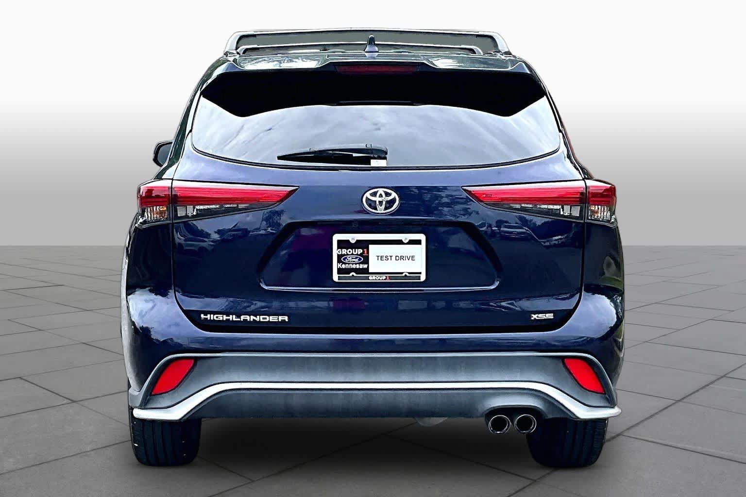 Used 2022 Toyota Highlander XSE FWD image 9