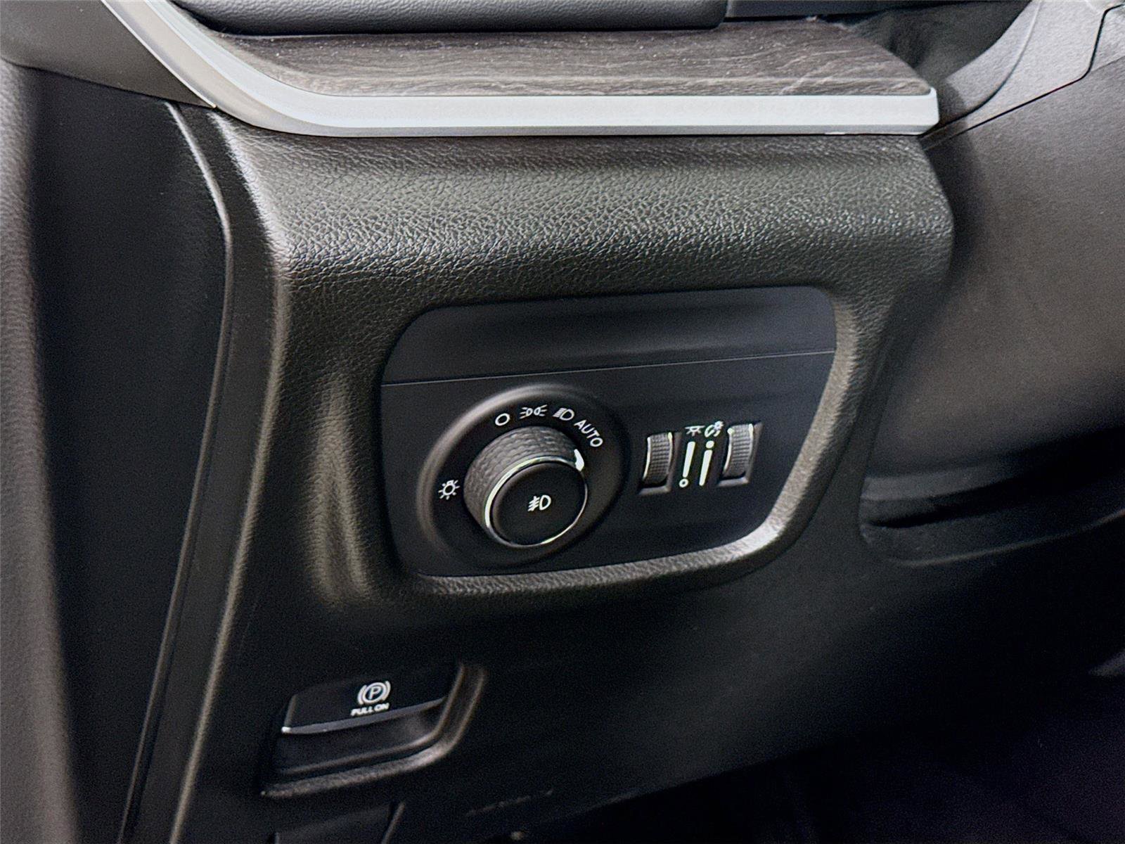 Used 2023 Jeep Grand Cherokee Limited w/ Luxury Tech Group II image 10