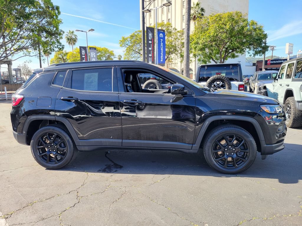 Used 2023 Jeep Compass Latitude AWD/4WD image 28