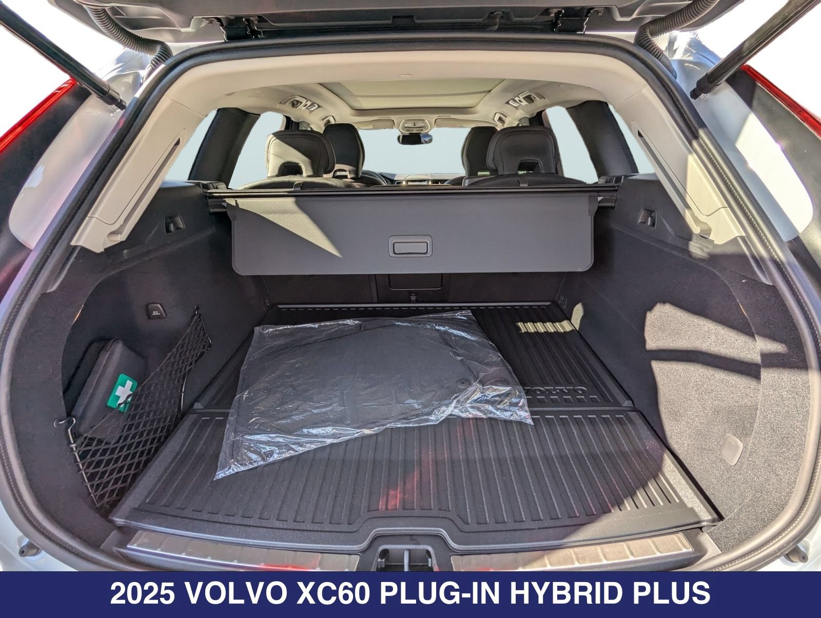 New 2025 Volvo XC60 T8 Plus w/ Protection Package Premier AWD/4WD image 22