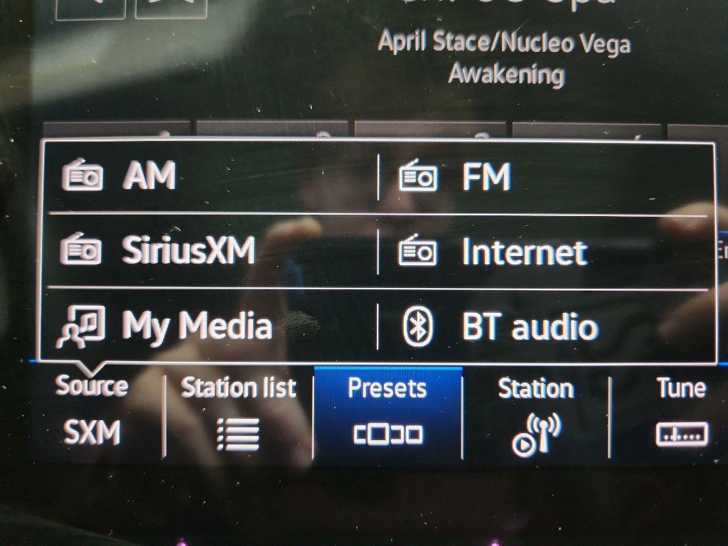 Certified 2023 Volkswagen Tiguan SE w/ Panoramic Sunroof Package image 17