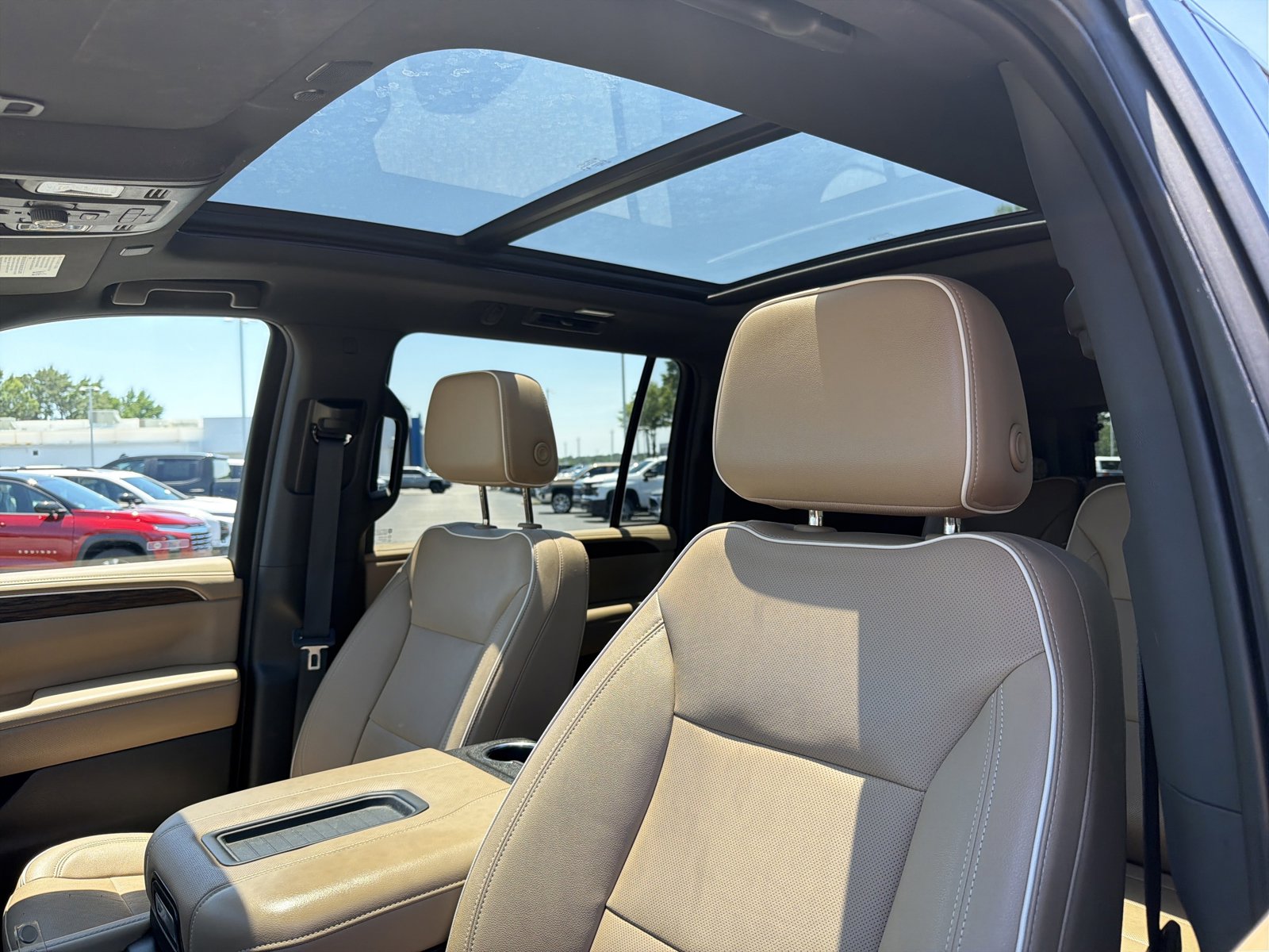 Used 2024 Chevrolet Suburban Premier w/ Premium Package RWD image 28