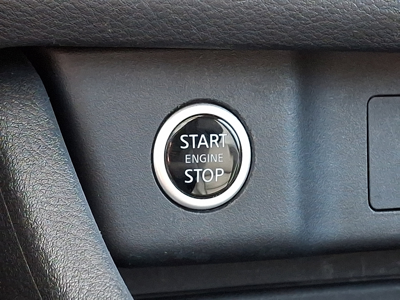 Certified 2022 Nissan Rogue SV w/ SV Premium Package AWD/4WD image 23