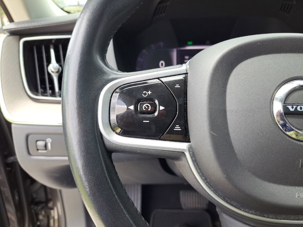 Used 2022 Volvo XC60 B6 Inscription w/ Protection Package Premier image 19