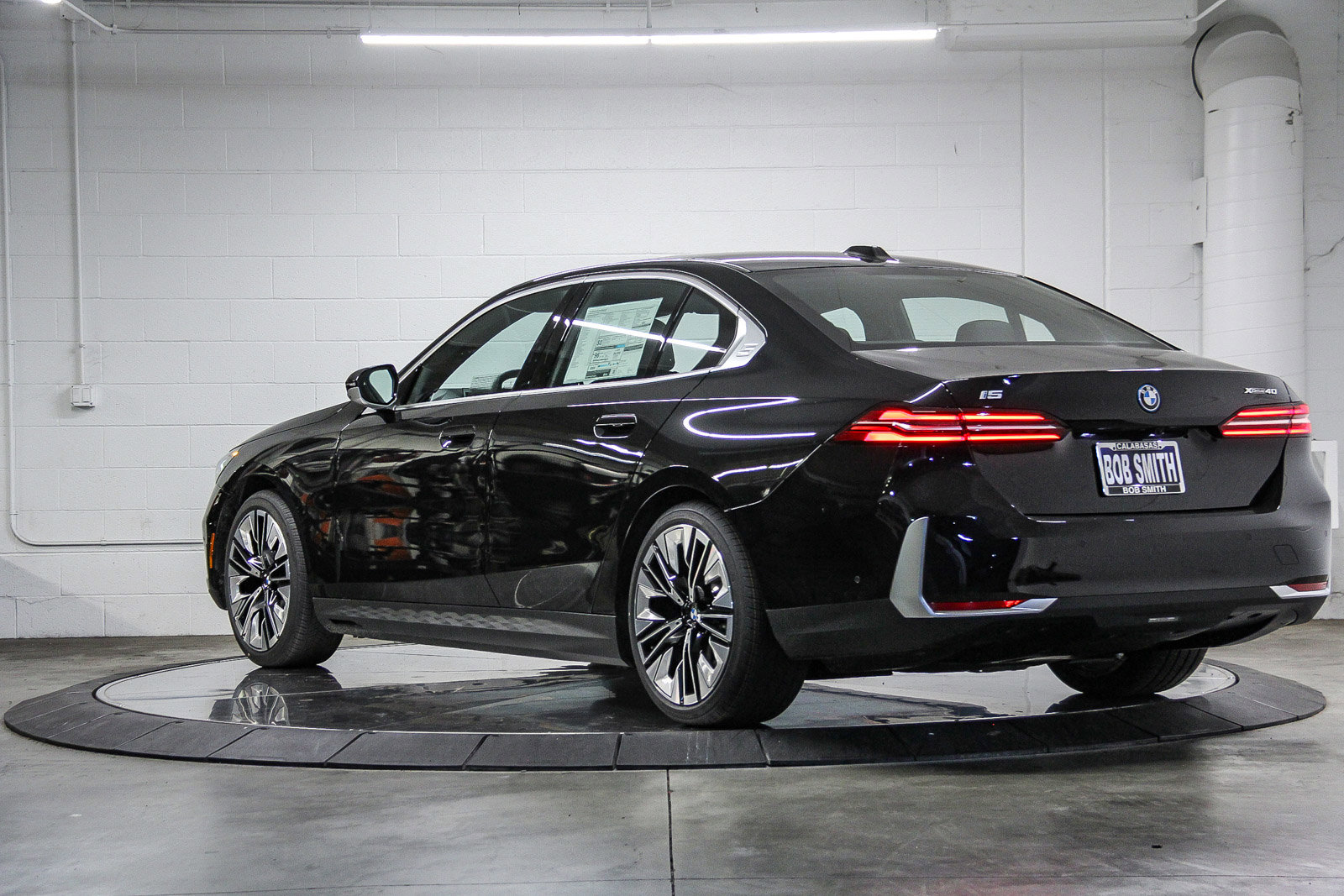 New 2026 BMW i5 eDrive40 w/ Convenience Package image 4