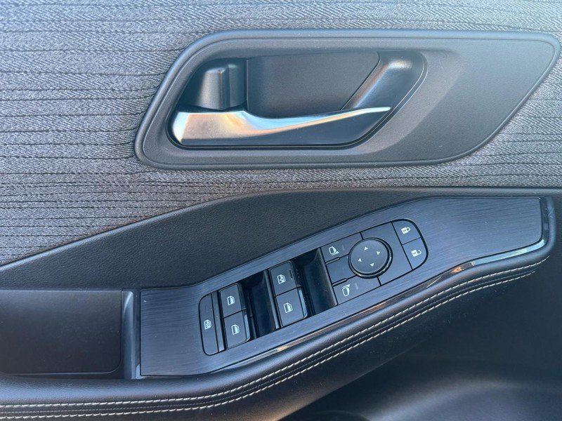 Used 2023 Nissan Rogue SV image 25