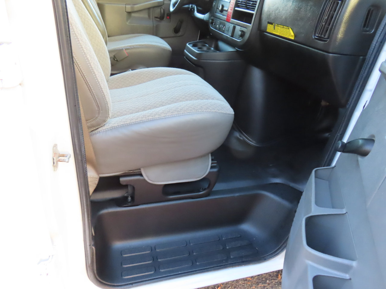 Used 2019 Chevrolet Express 2500 image 19