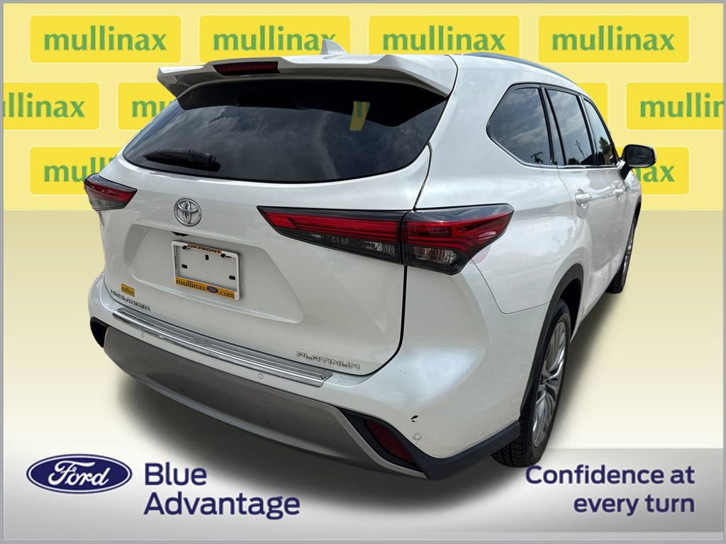Used 2021 Toyota Highlander Platinum FWD image 4
