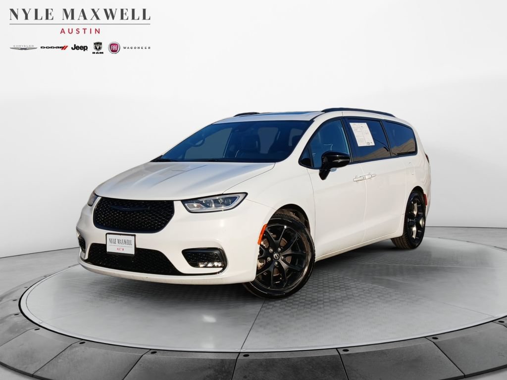 Used 2026 Chrysler Pacifica Limited w/ S Appearance Package FWD image 1