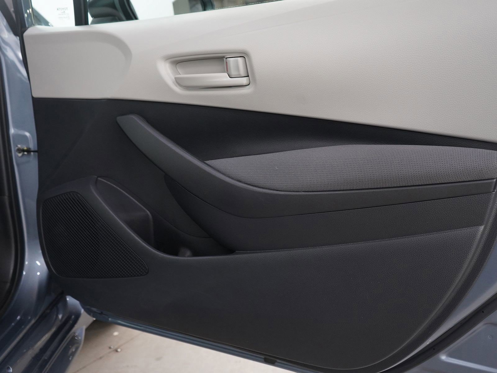 Used 2026 Toyota Corolla LE FWD image 12