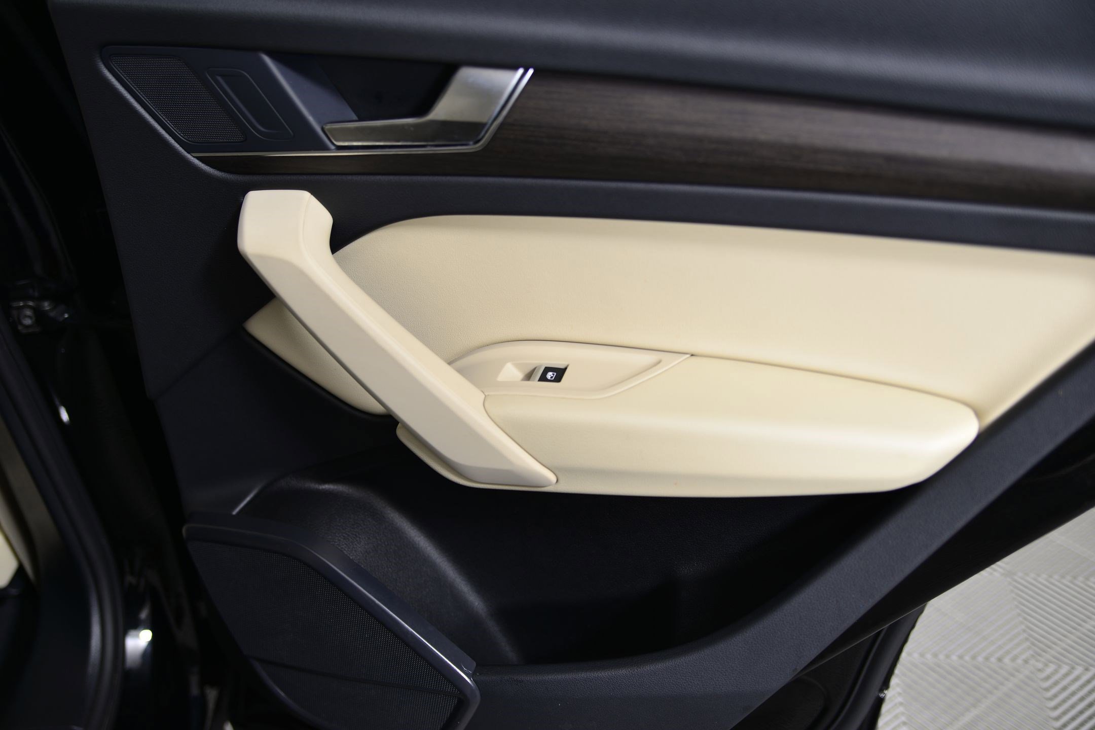 Certified 2025 Audi Q5 2.0T Premium image 23