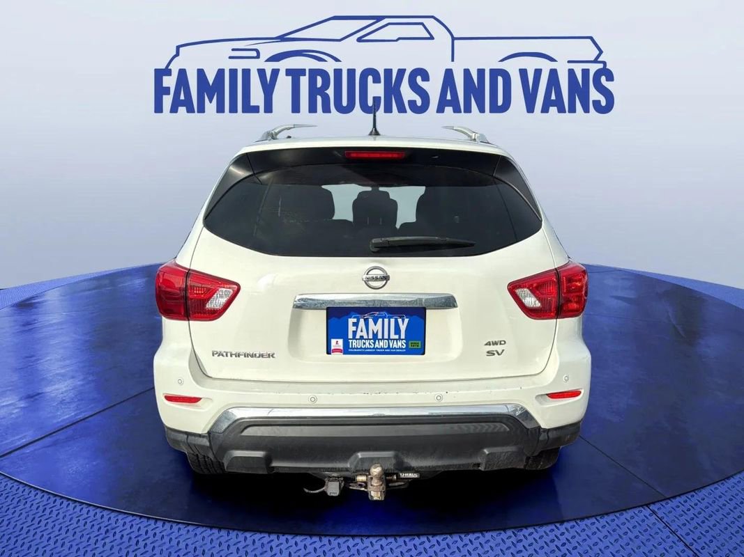 Used 2017 Nissan Pathfinder SV image 4