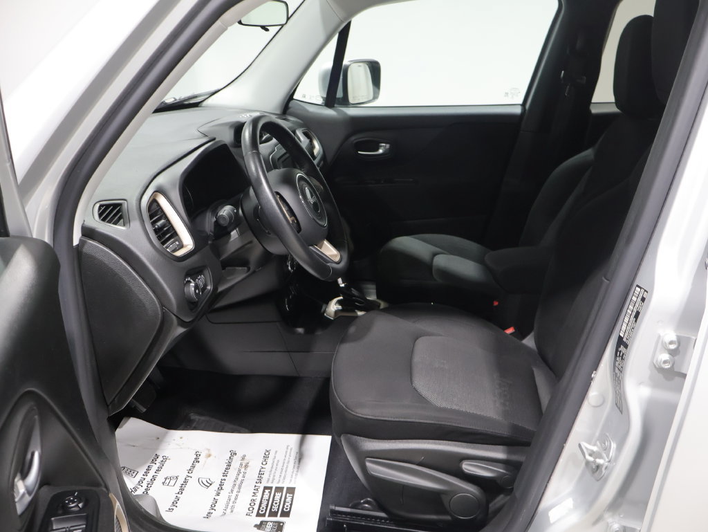 Used 2016 Jeep Renegade Latitude AWD/4WD image 10