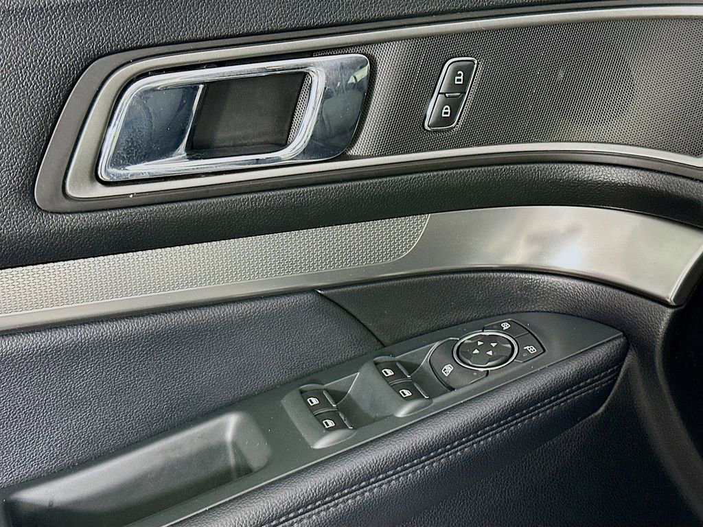 Used 2018 Ford Explorer XLT w/ Equipment Group 201A image 24