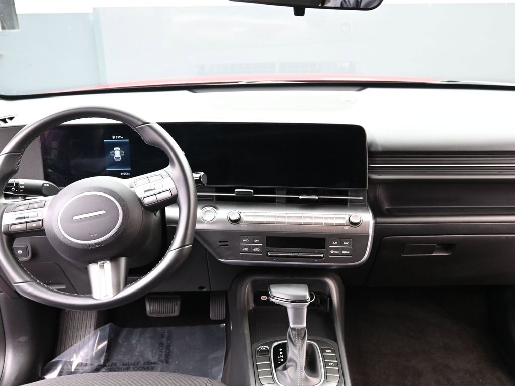 Certified 2025 Hyundai Kona SEL image 9