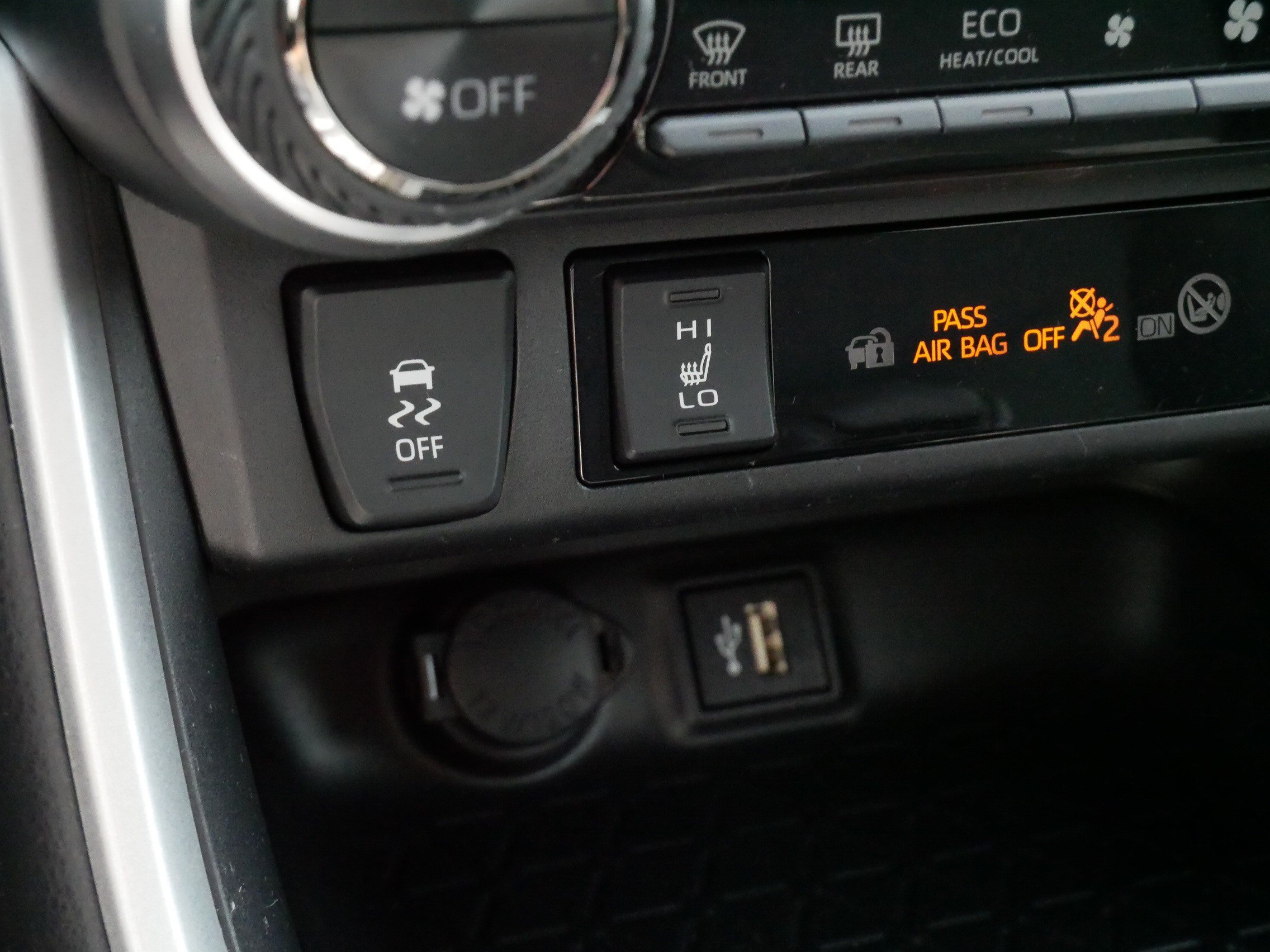 Certified 2025 Toyota RAV4 XLE w/ Weather Package AWD/4WD image 29