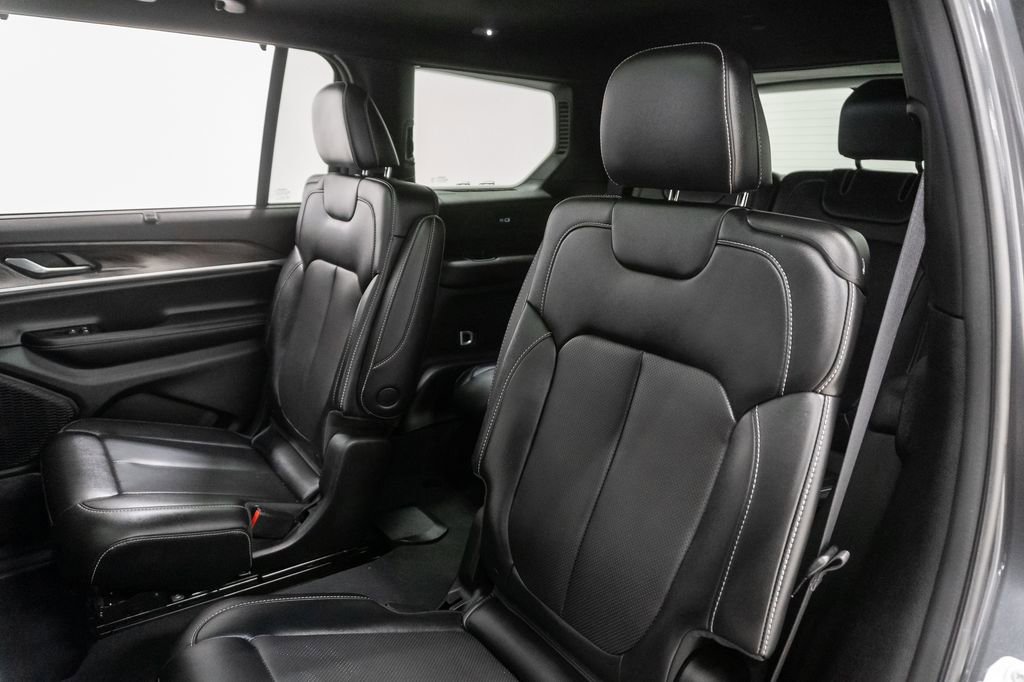 New 2025 Jeep Grand Cherokee L Limited w/ Luxury Tech Group II AWD/4WD image 21