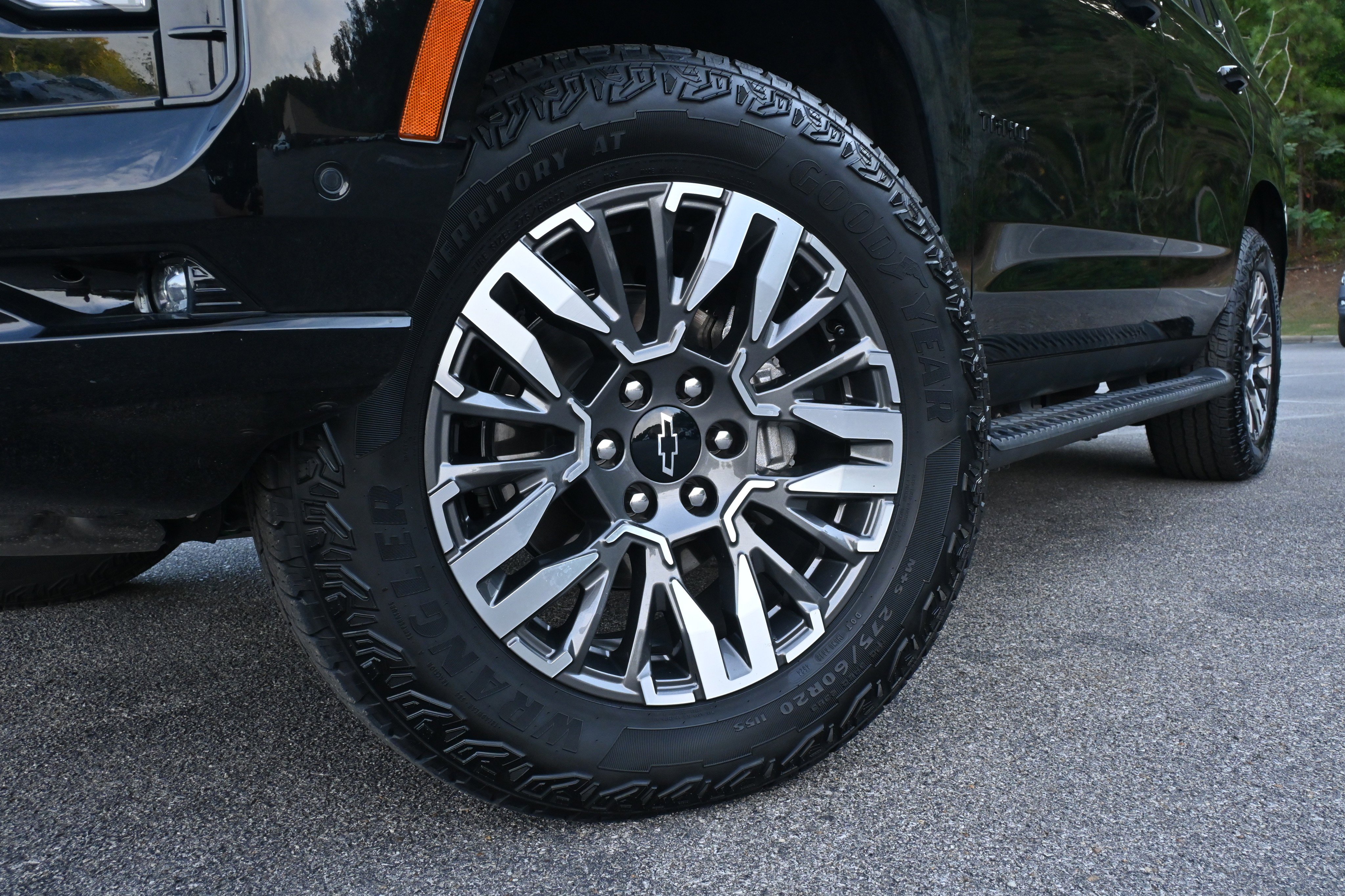 Used 2025 Chevrolet Tahoe Z71 w/ Comfort Package image 39