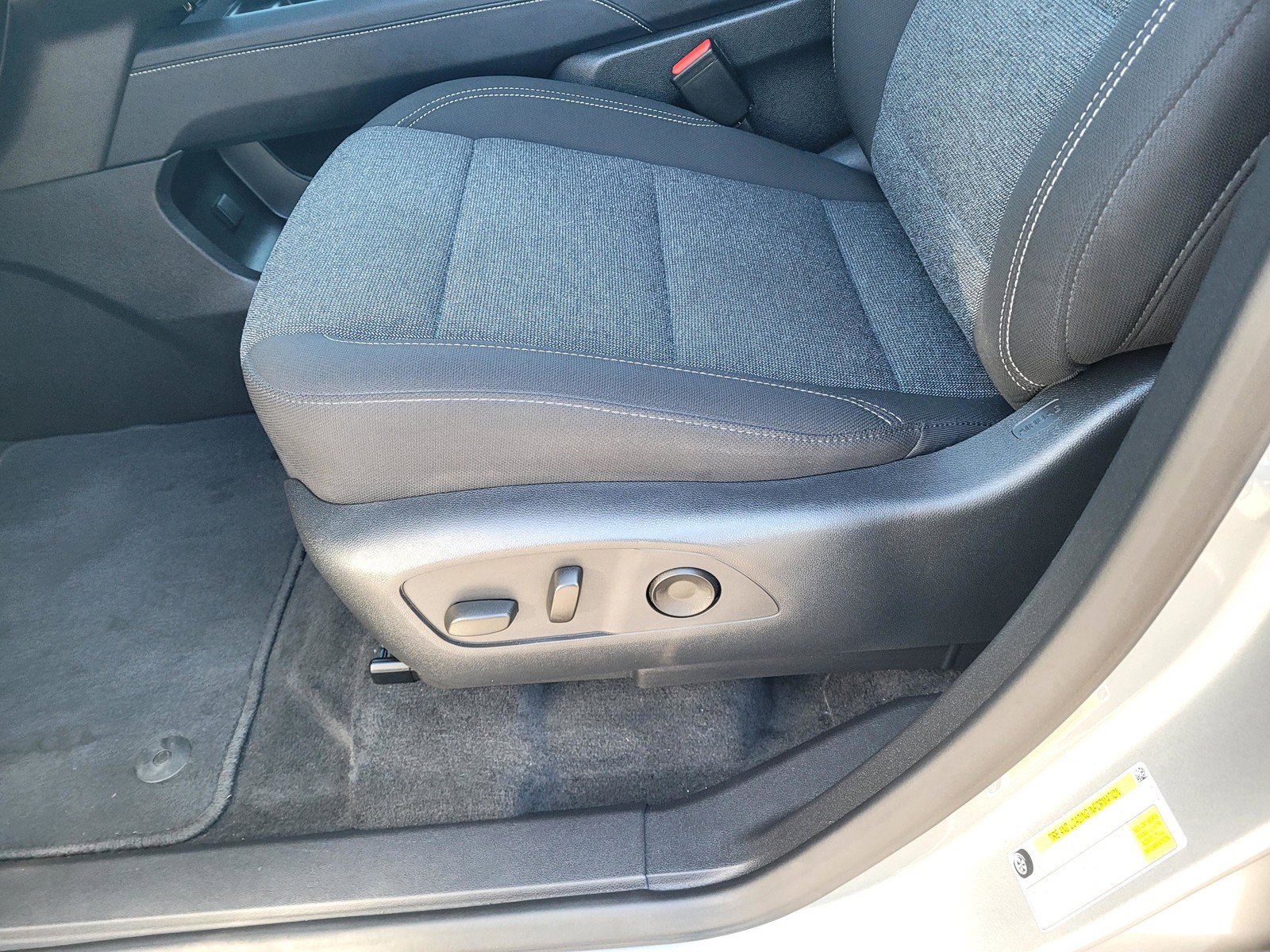 Used 2025 GMC Acadia Elevation FWD image 16