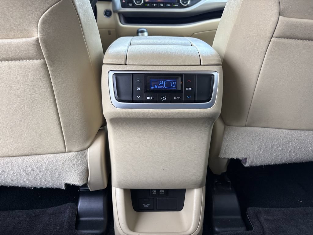 Used 2018 Toyota Highlander XLE FWD image 27