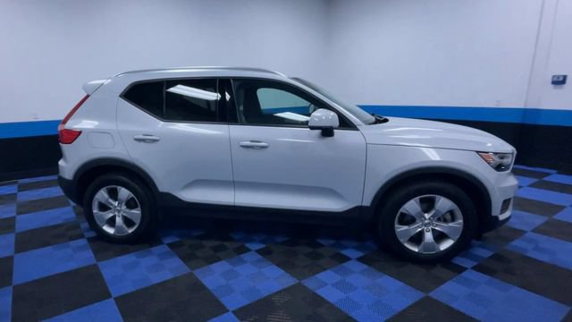 Used 2022 Volvo XC40 T5 Momentum AWD/4WD image 9