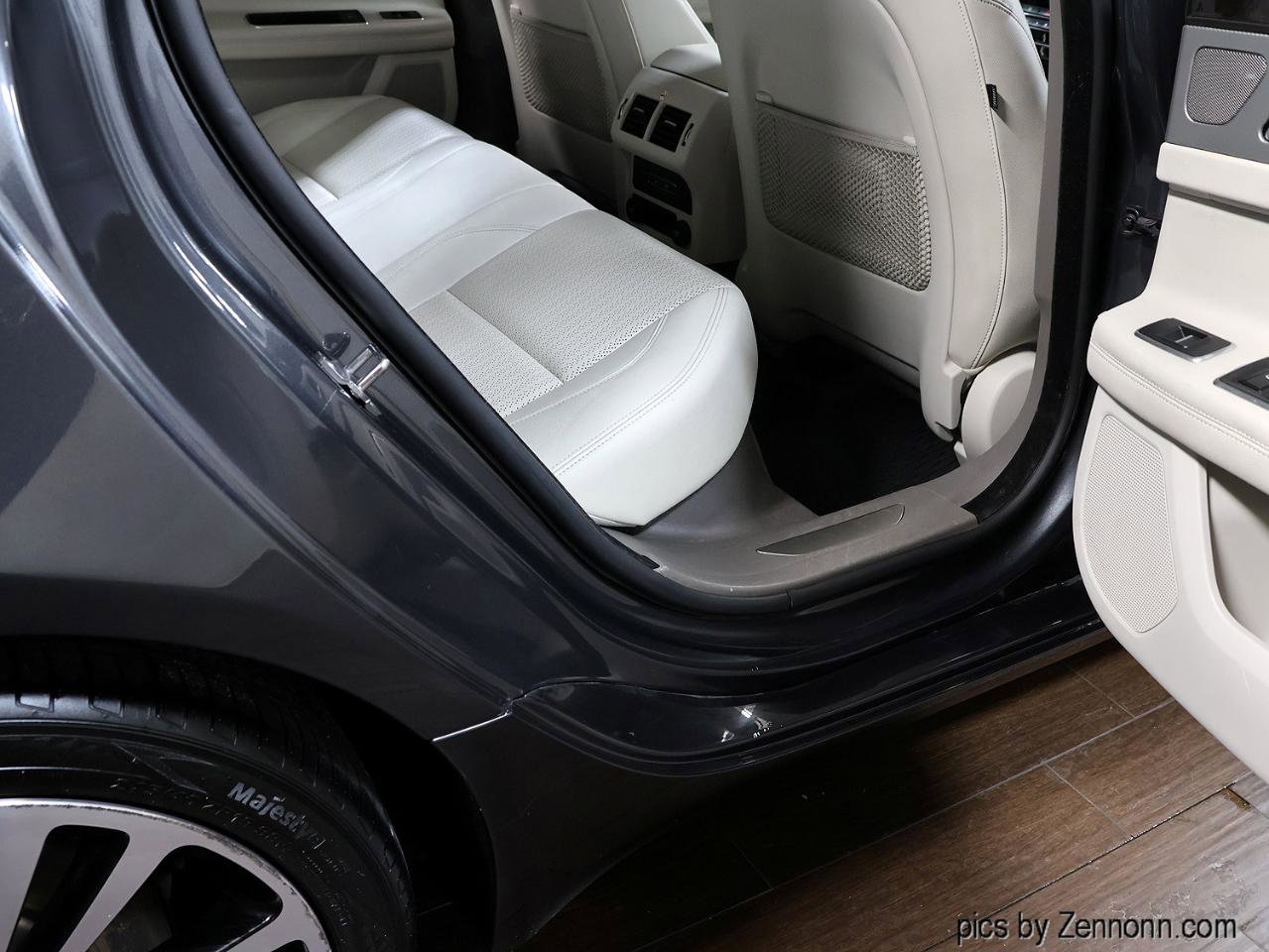 Used 2020 Jaguar XF Prestige image 31