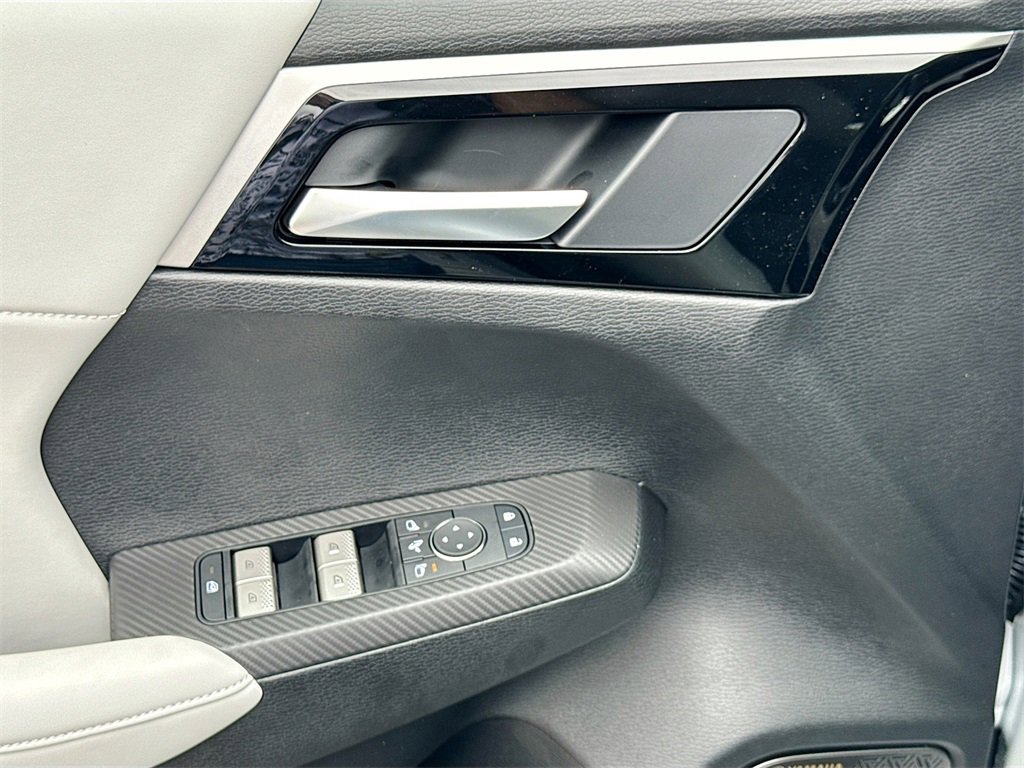 New 2025 Mitsubishi Outlander SE image 18