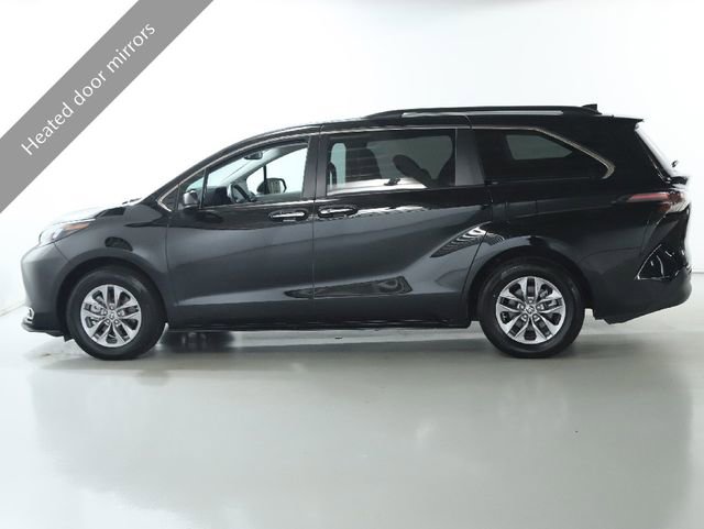 Used 2024 Toyota Sienna XLE image 10