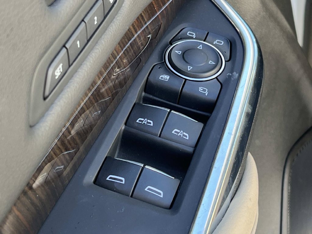 Certified 2024 Cadillac XT4 Premium Luxury AWD/4WD image 31