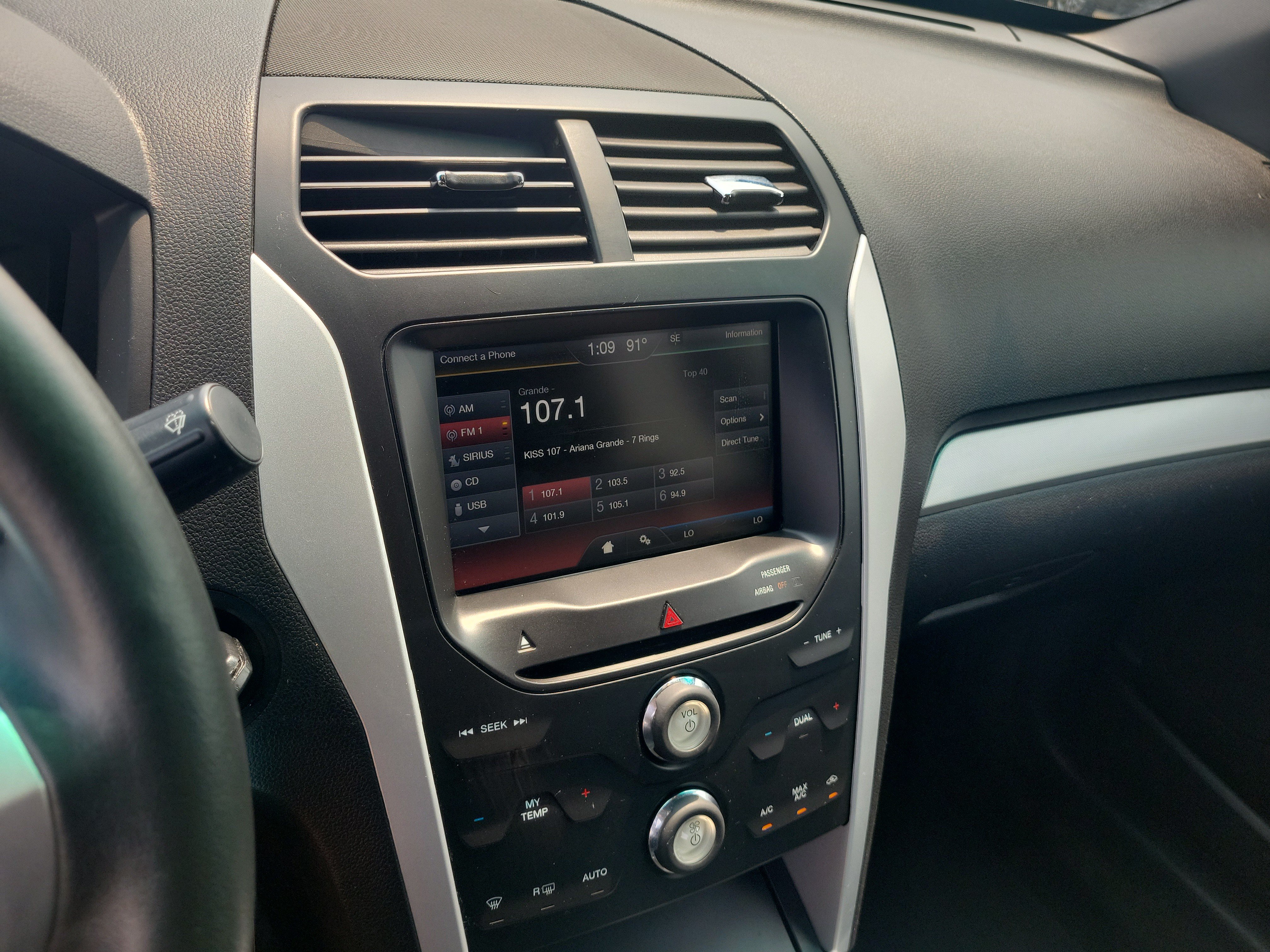 Used 2014 Ford Explorer XLT w/ Equipment Group 202A FWD image 27