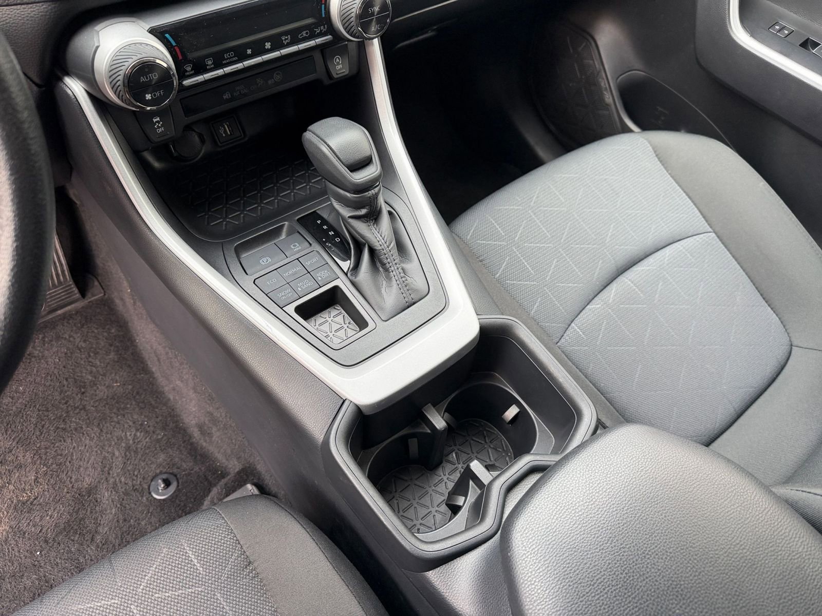 Used 2025 Toyota RAV4 XLE w/ Convenience Package image 42