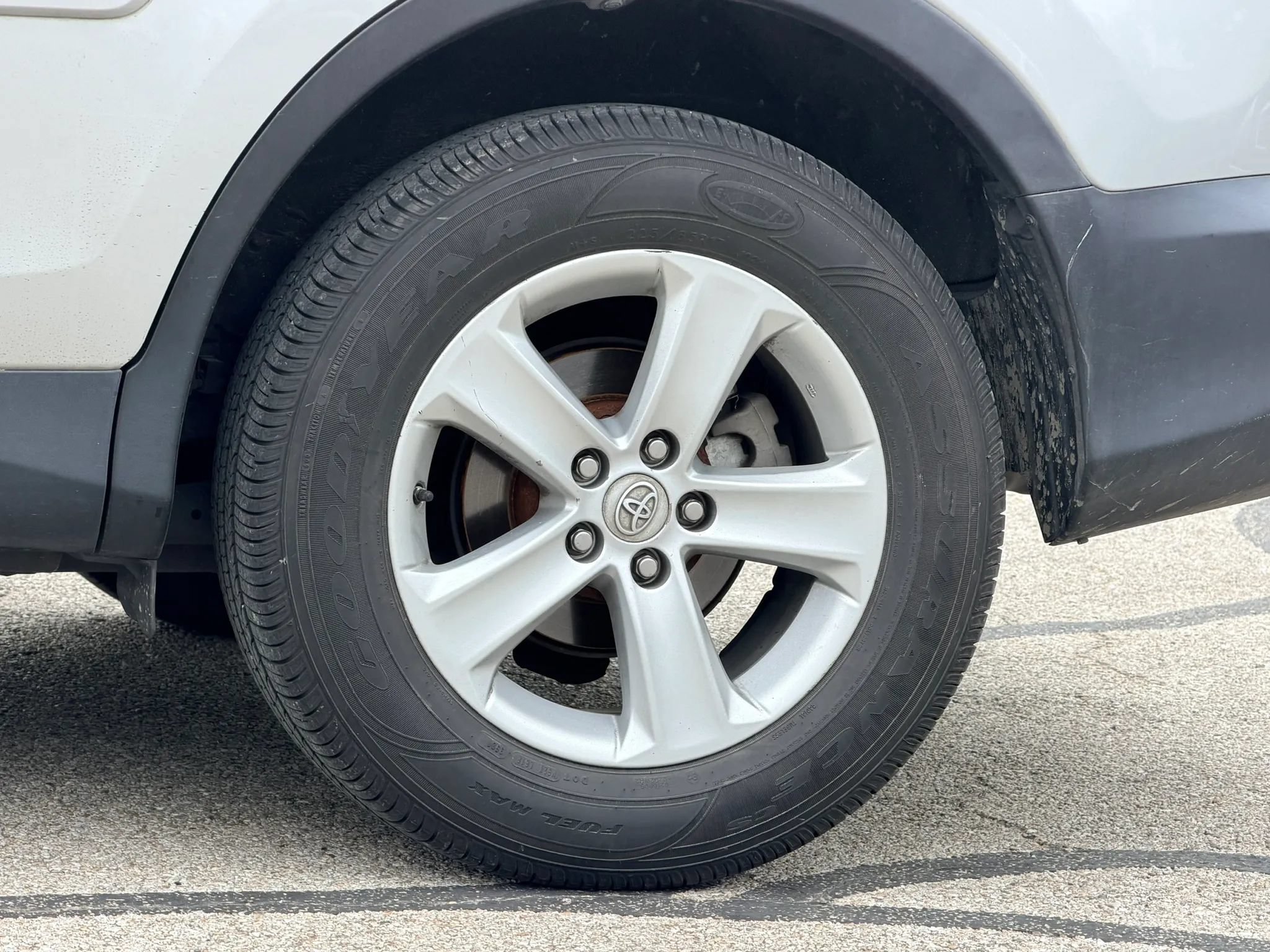 Used 2013 Toyota RAV4 XLE FWD image 4