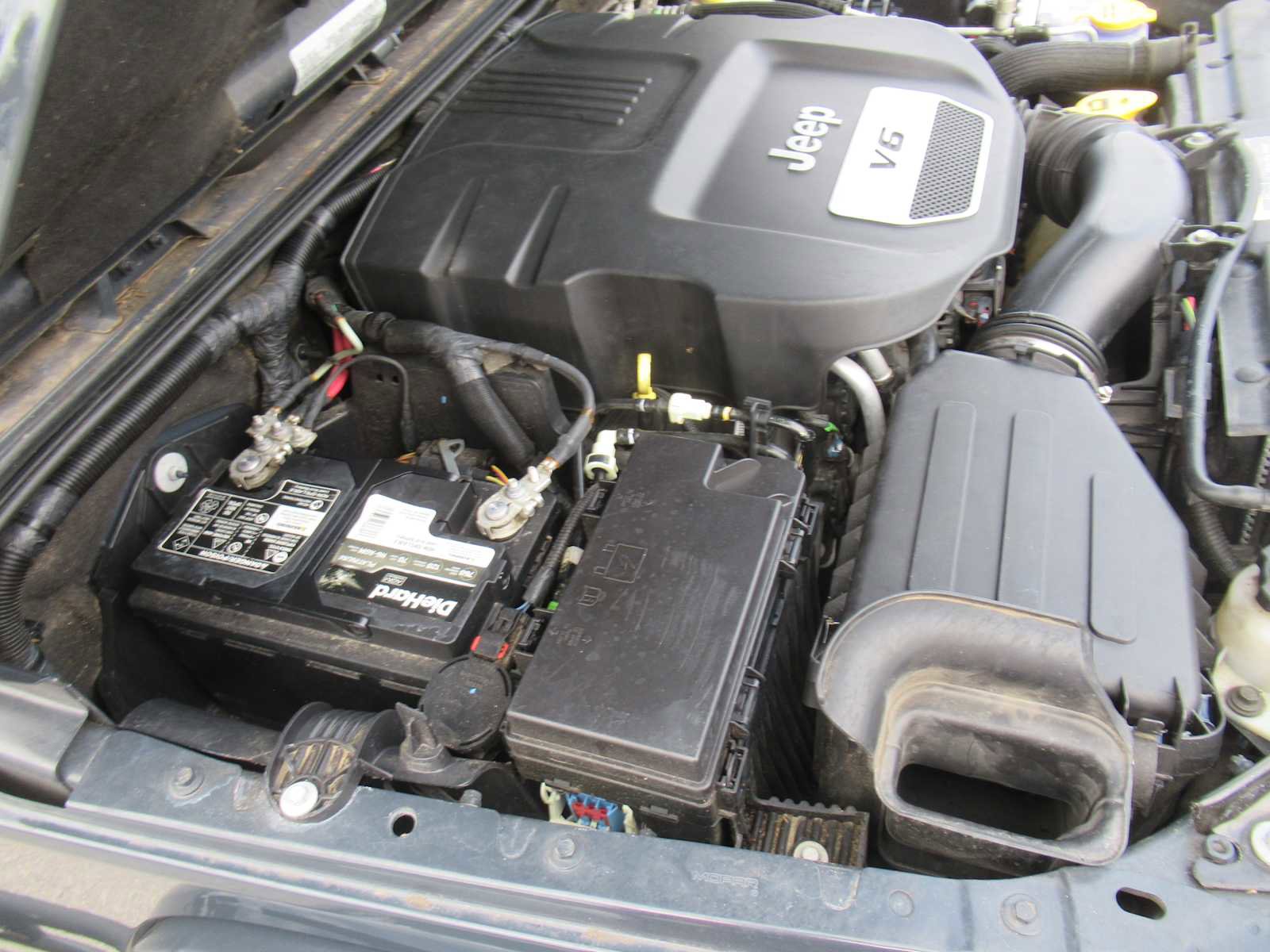 Used 2018 Jeep Wrangler Unlimited Sahara w/ Connectivity Group image 14